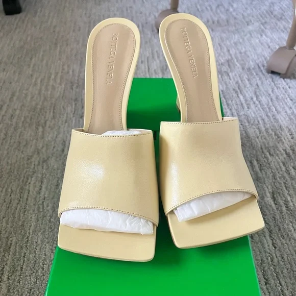 Bottega Veneta Stretch Wedge Lounge Nappa - Moon Beam - 39c - Picture 2 of 5